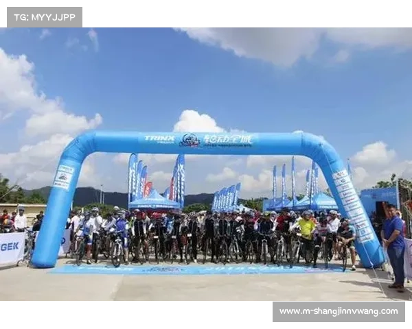 恩平赛道渐变坡墙考验技术，选手需应对碎石与木栈道组合